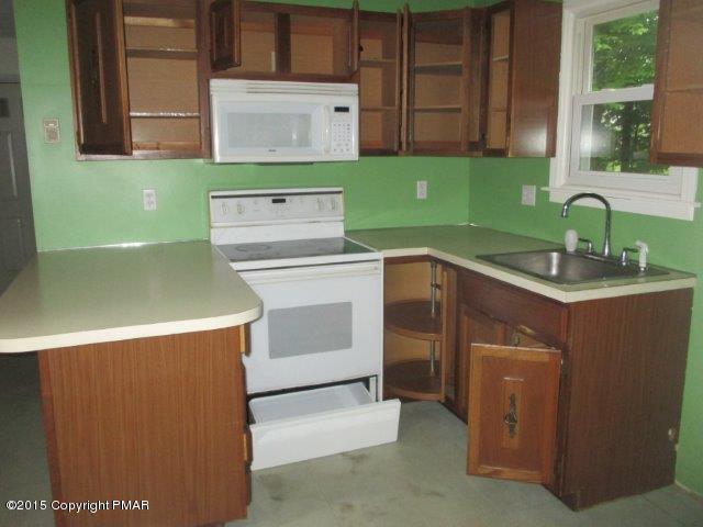 718 Edgewood Road Tobyhanna, PA 18466 - Photo 6 of 13 KITCHEN 2