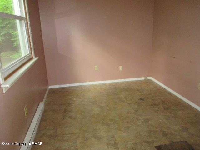718 Edgewood Road Tobyhanna, PA 18466 - Photo 7 of 13 EXTRA ROOM
