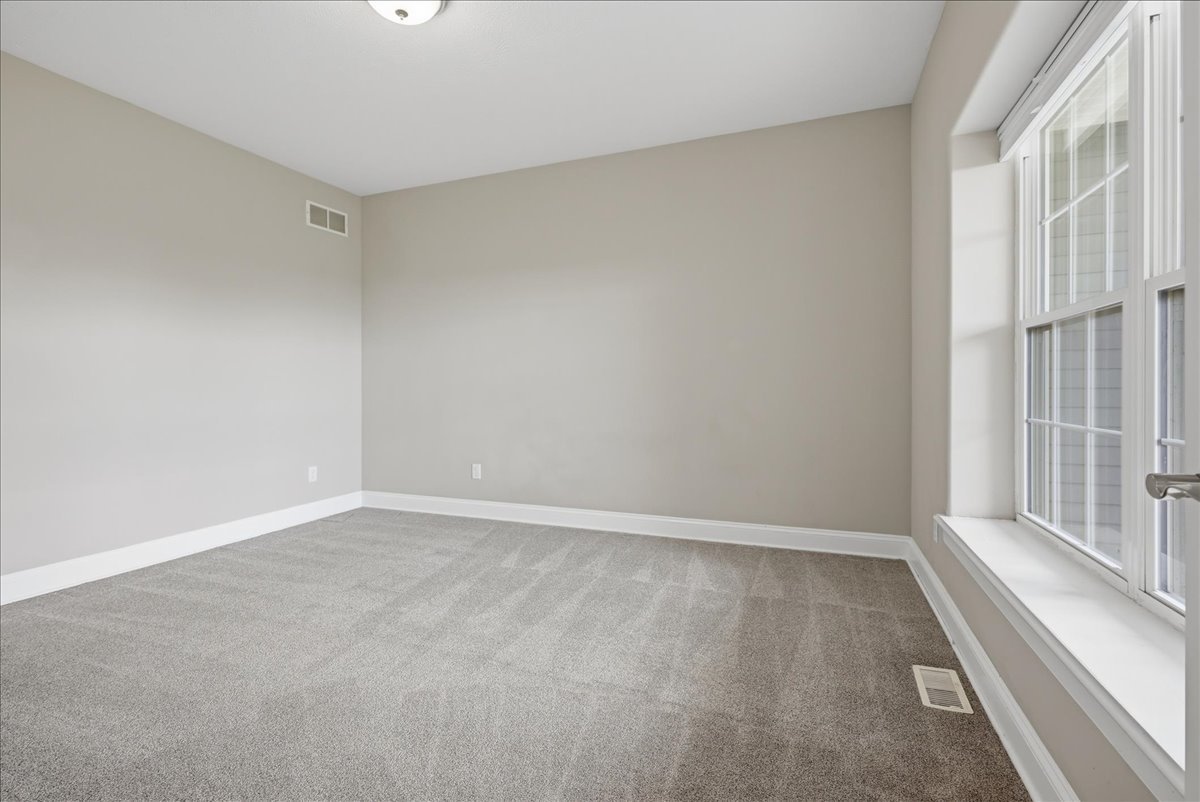 2202 Bloomingdale Road Bloomington, IL 61705 - Photo 19 of 44