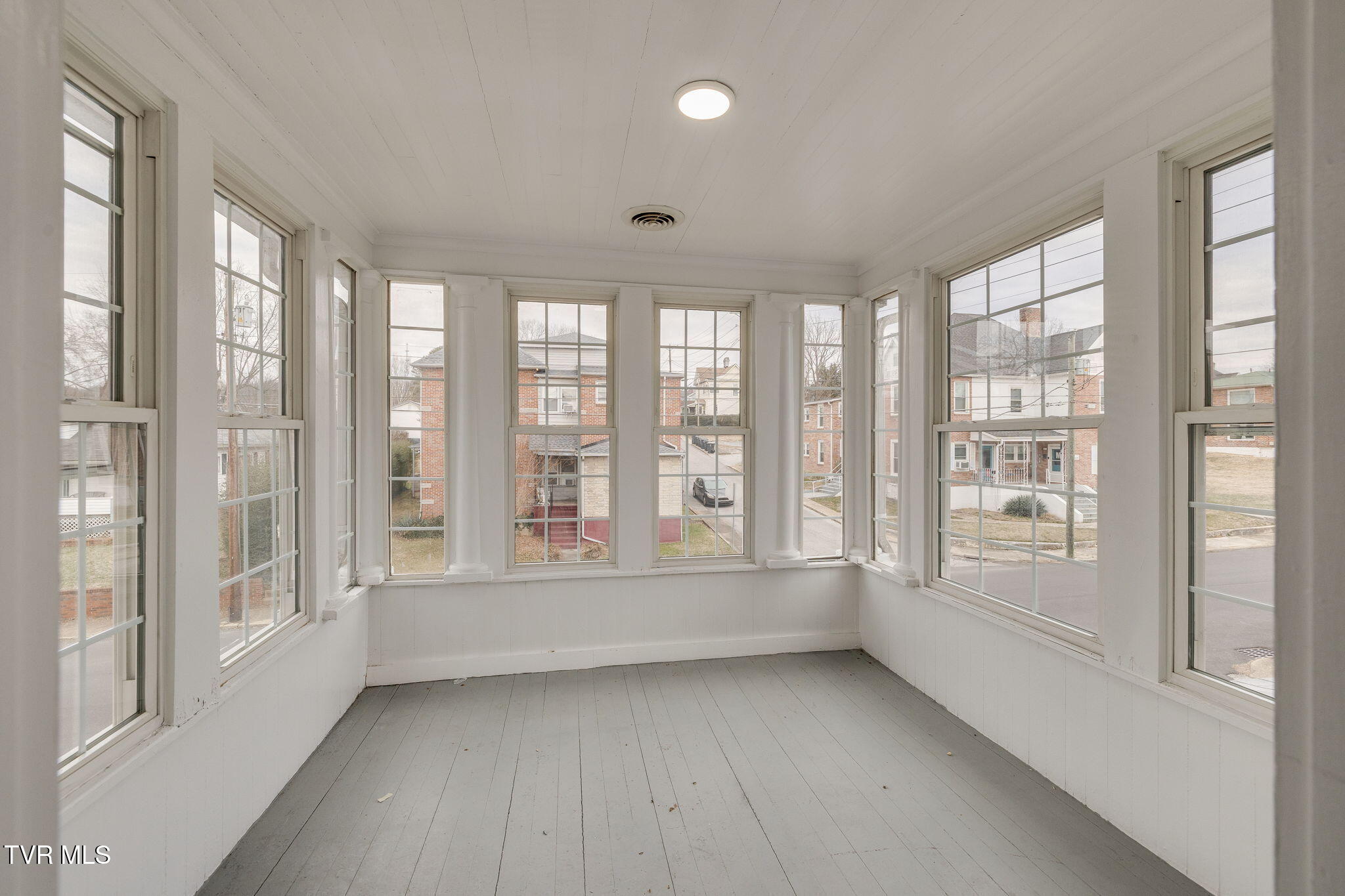 601 6th Street Bristol, TN 37620 - Photo 25 of 40 025