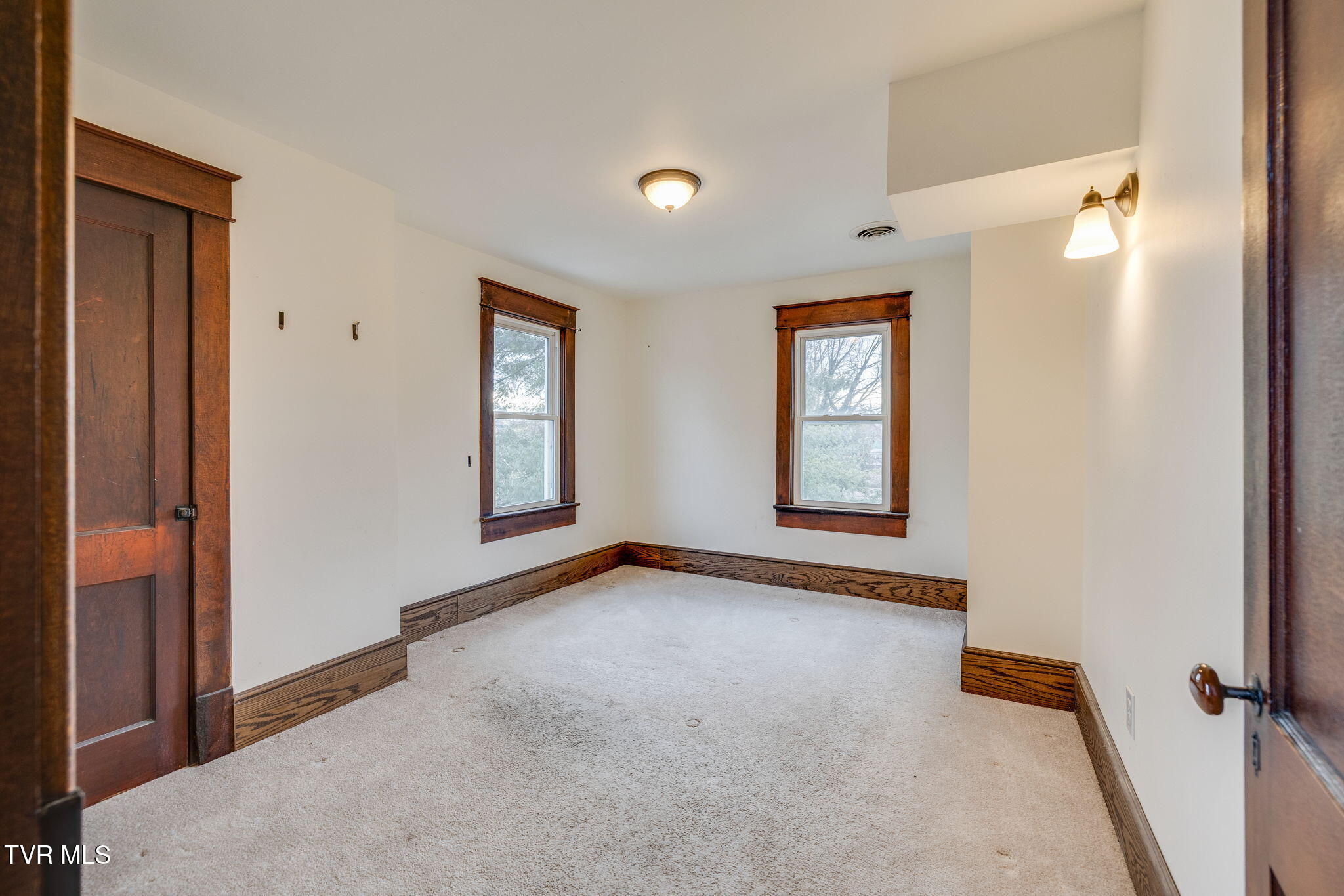 601 6th Street Bristol, TN 37620 - Photo 32 of 40 032