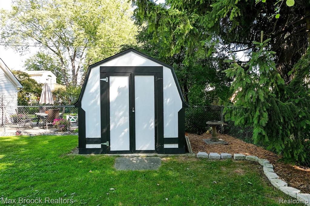 1411 Harvard Road Berkley, MI 48072 - Photo 29 of 33