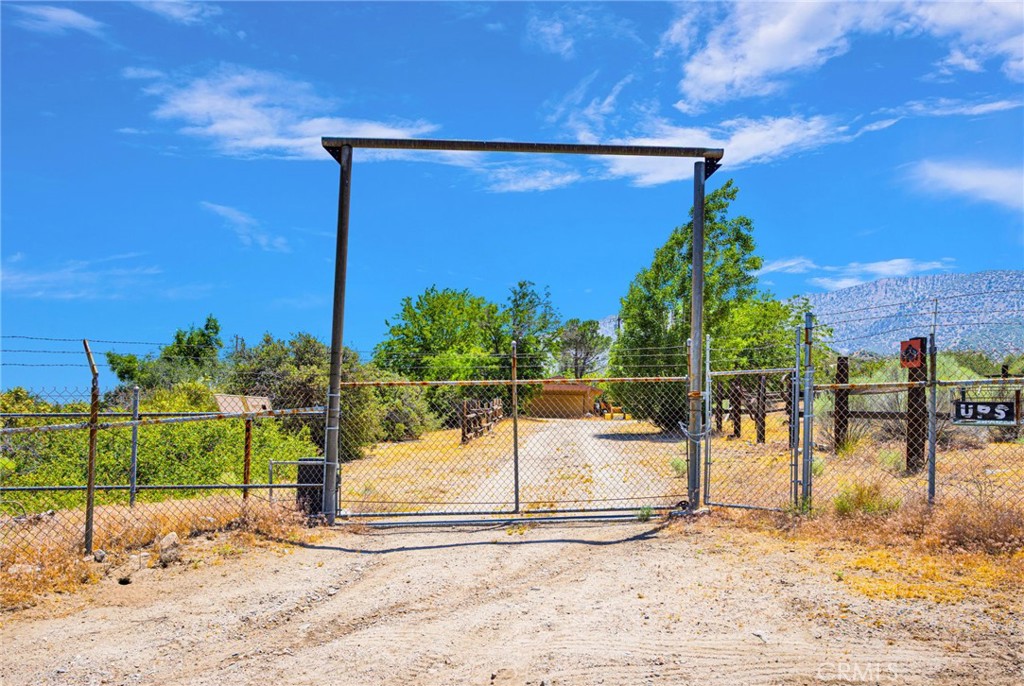 5500 Oil Well Road Phelan, CA 92371 - Photo 33 of 65 a view of a backyard
