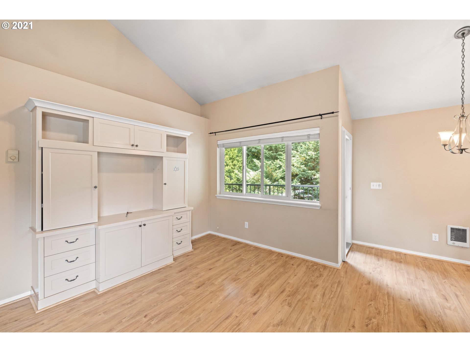5225 Jean Road, Unit 203 Lake Oswego, OR 97035 - Photo 3 of 20 Gallery Image 3