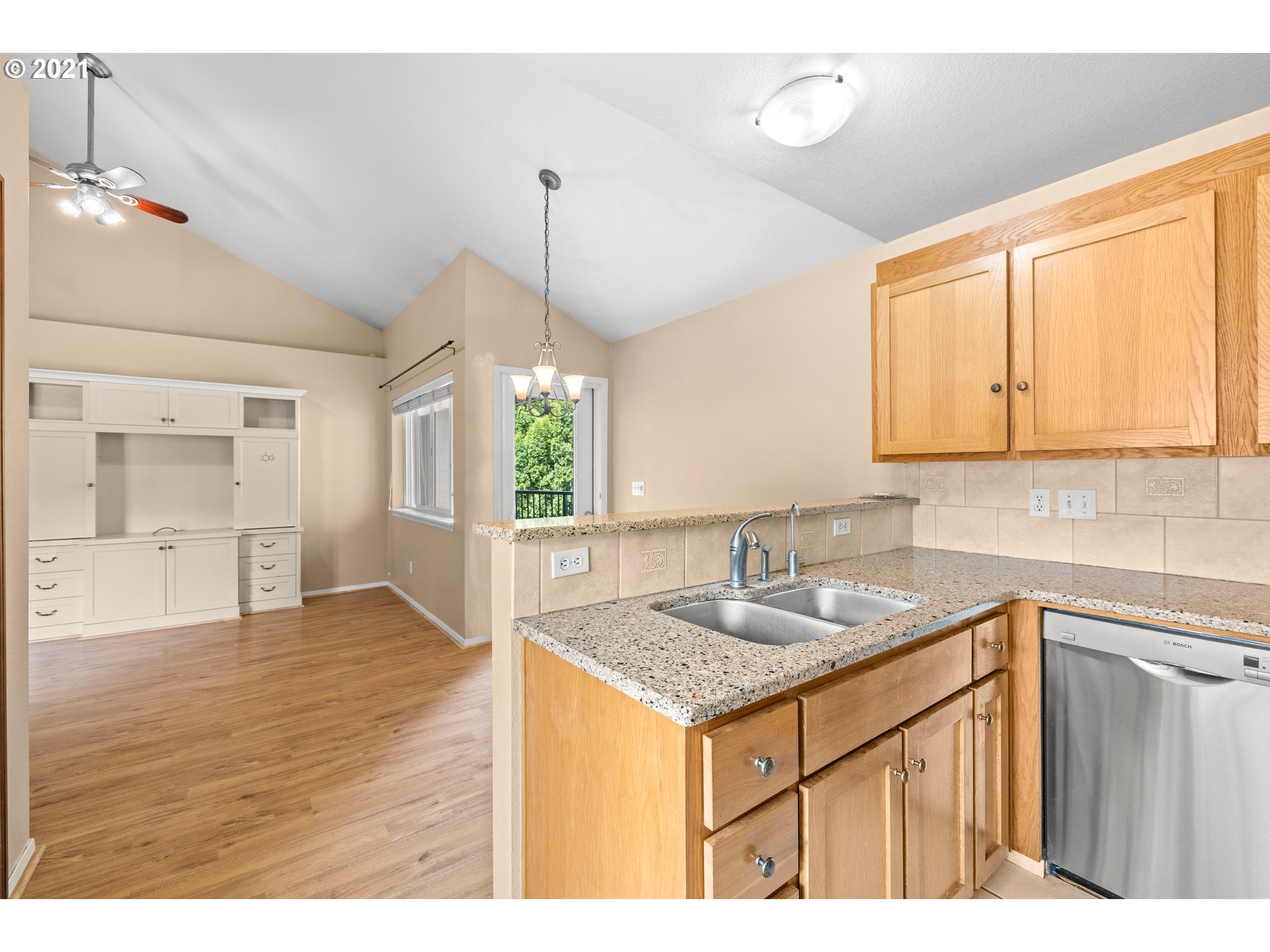 5225 Jean Road, Unit 203 Lake Oswego, OR 97035 - Photo 7 of 20 Gallery Image 7