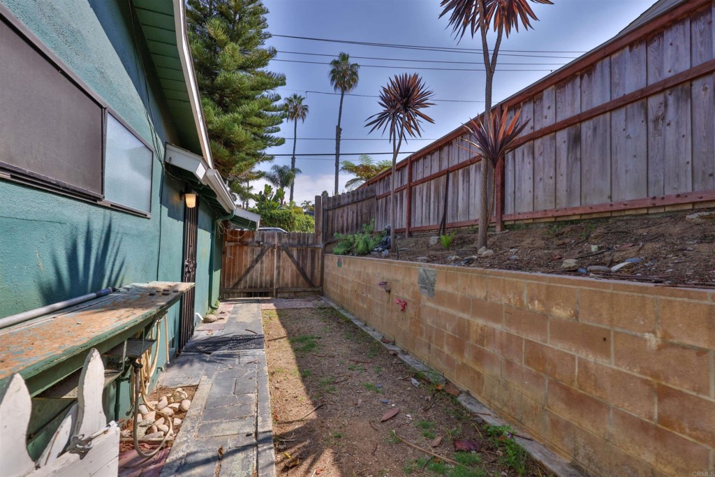 2513 Sarbonne Drive Oceanside, CA 92054 - Photo 53 of 55 a view of a backyard with plants