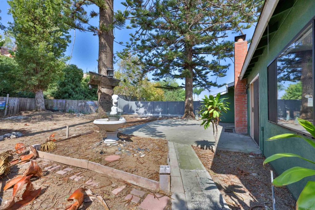 2513 Sarbonne Drive Oceanside, CA 92054 - Photo 54 of 55 a view of a backyard with sitting area