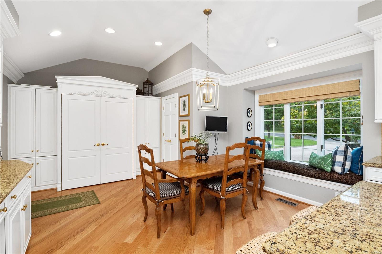 2466 White Stable Road St. Louis, MO 63141 - Photo 12 of 43 Gallery Image 12