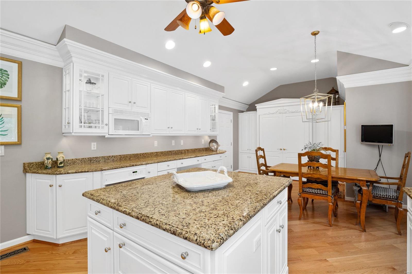2466 White Stable Road St. Louis, MO 63141 - Photo 10 of 43 Gallery Image 10