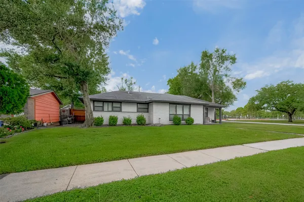 $2,650 | 8057 Ridgeview Drive, Houston, TX 77055