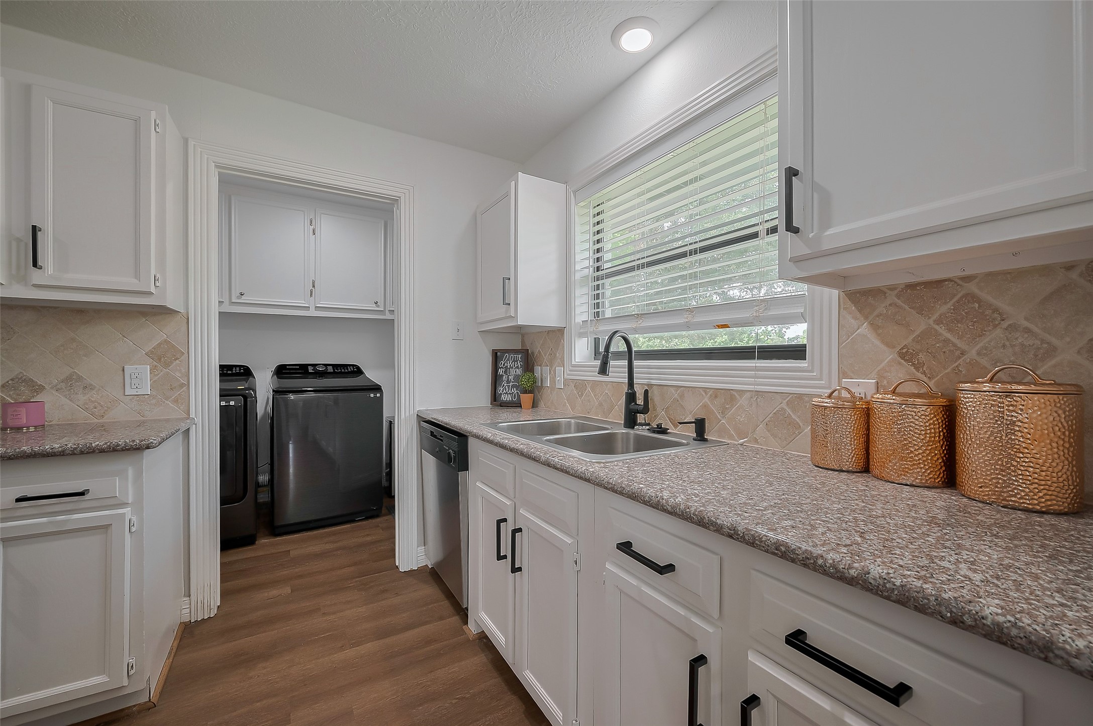 8057 Ridgeview Drive Houston, TX 77055 - Photo 18 of 40