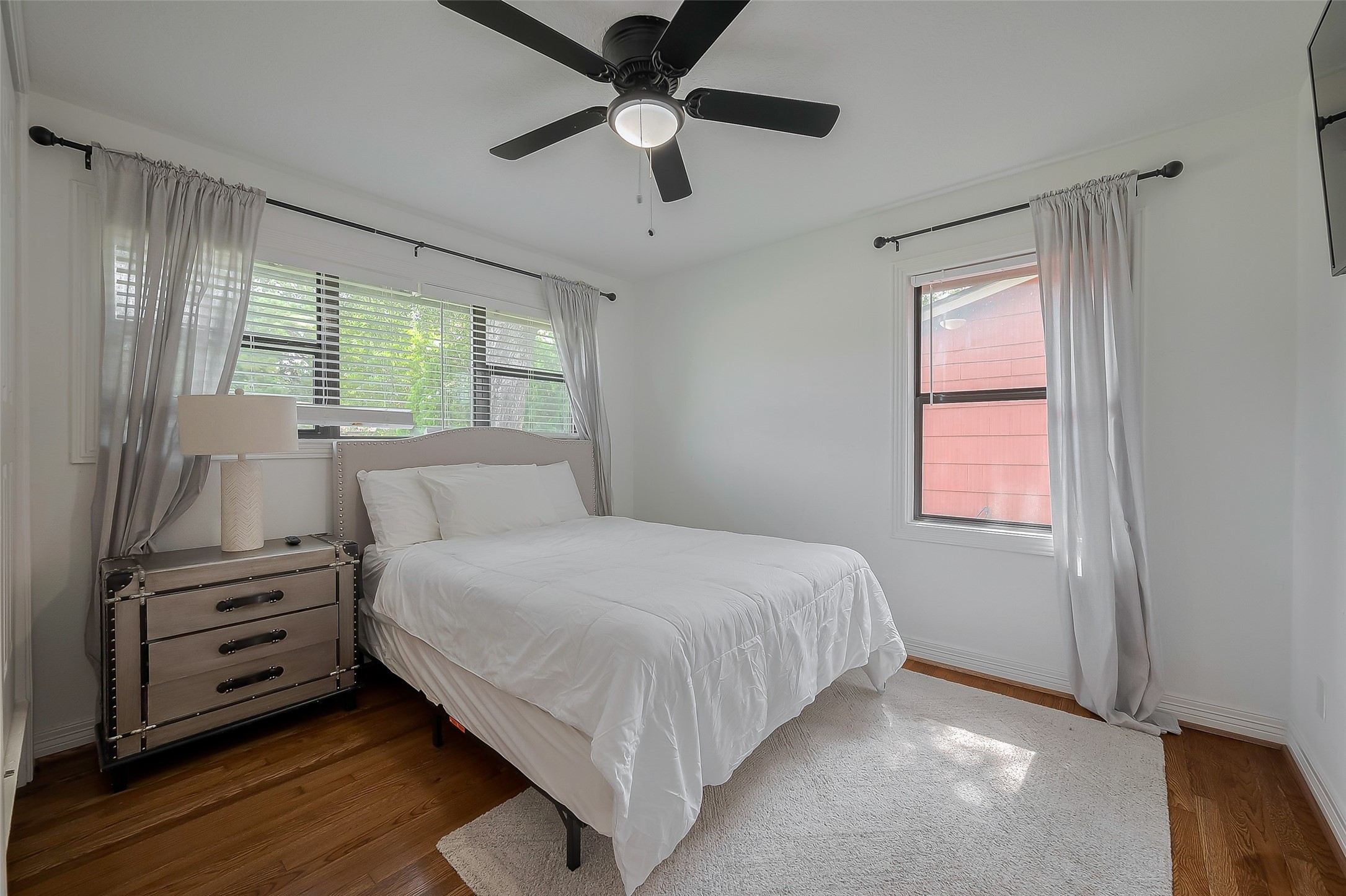 8057 Ridgeview Drive Houston, TX 77055 - Photo 24 of 40