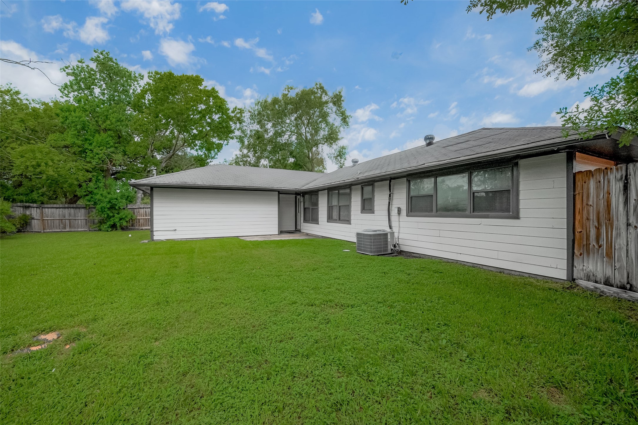 8057 Ridgeview Drive Houston, TX 77055 - Photo 37 of 40