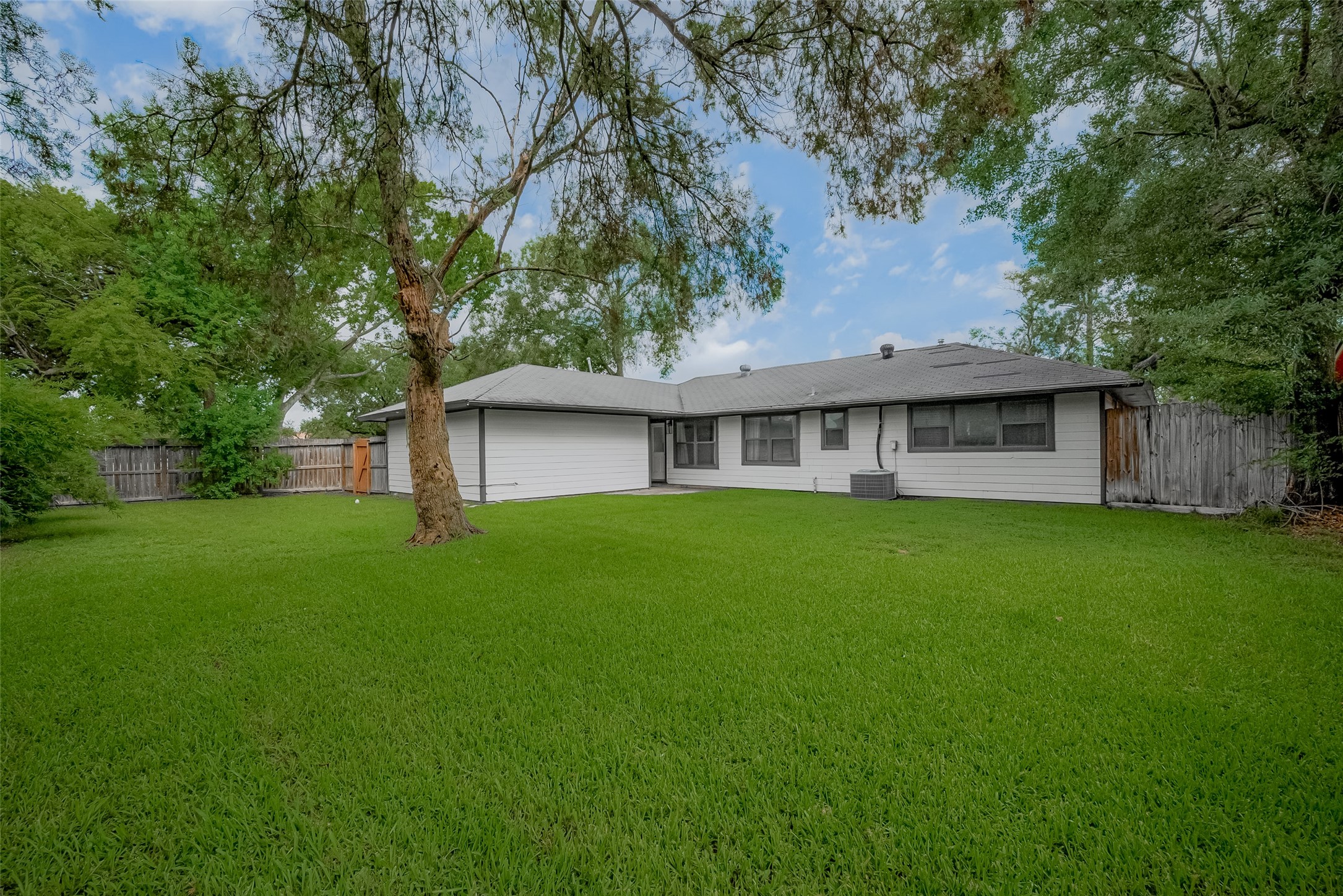 8057 Ridgeview Drive Houston, TX 77055 - Photo 38 of 40