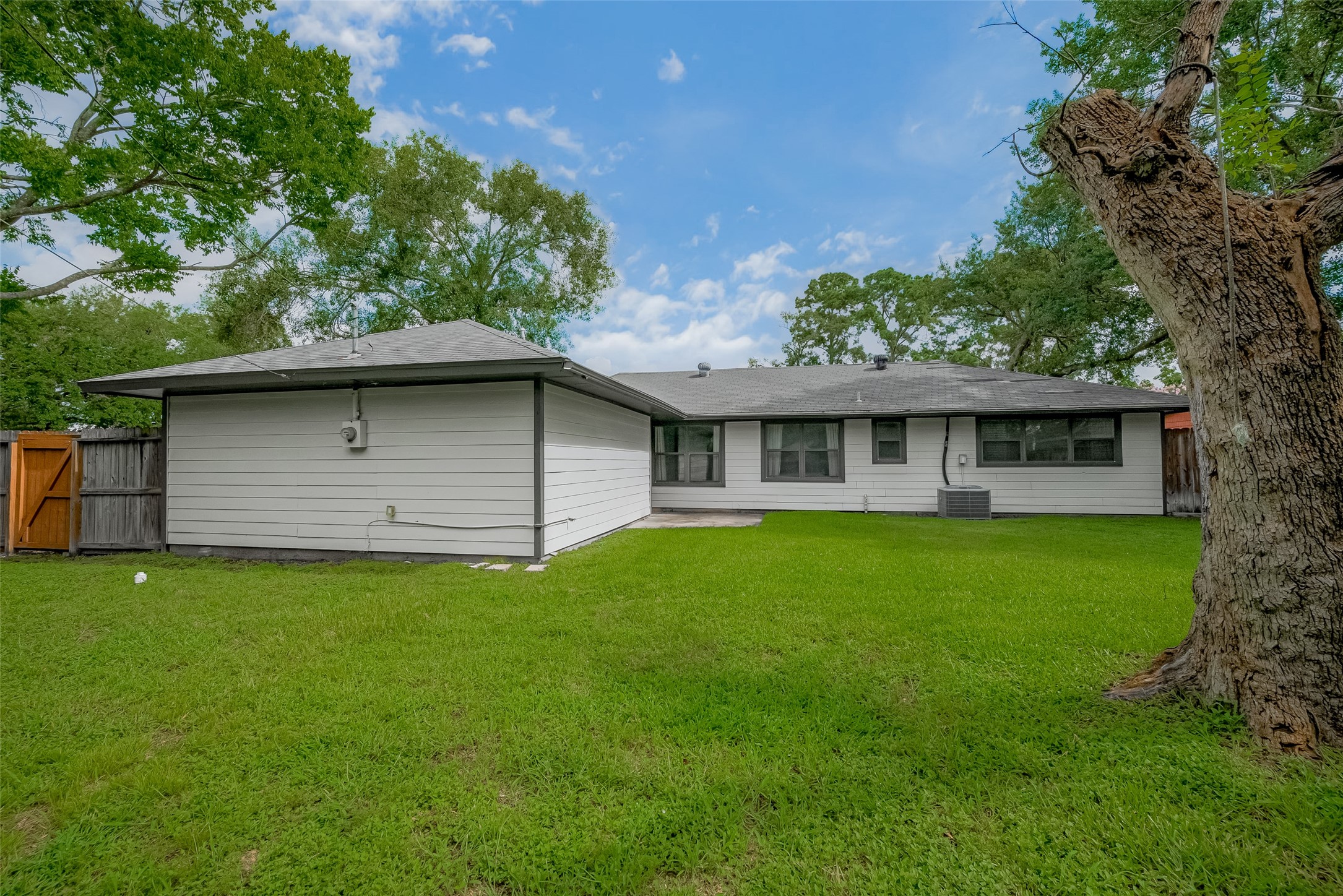 8057 Ridgeview Drive Houston, TX 77055 - Photo 39 of 40