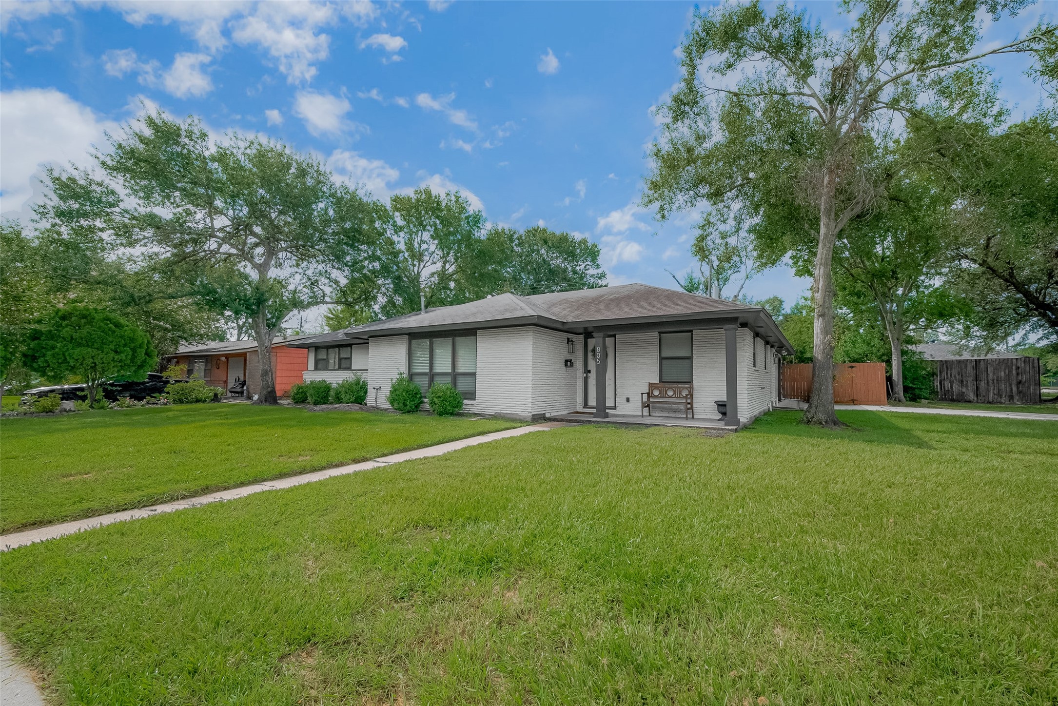 8057 Ridgeview Drive Houston, TX 77055 - Photo 4 of 40