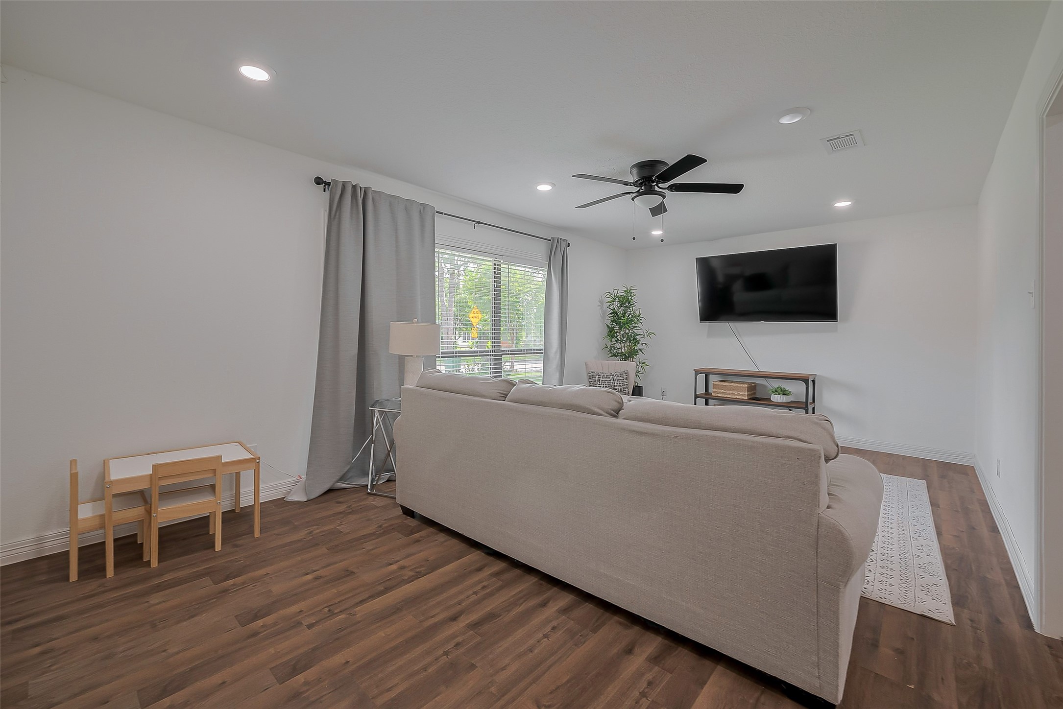 8057 Ridgeview Drive Houston, TX 77055 - Photo 9 of 40