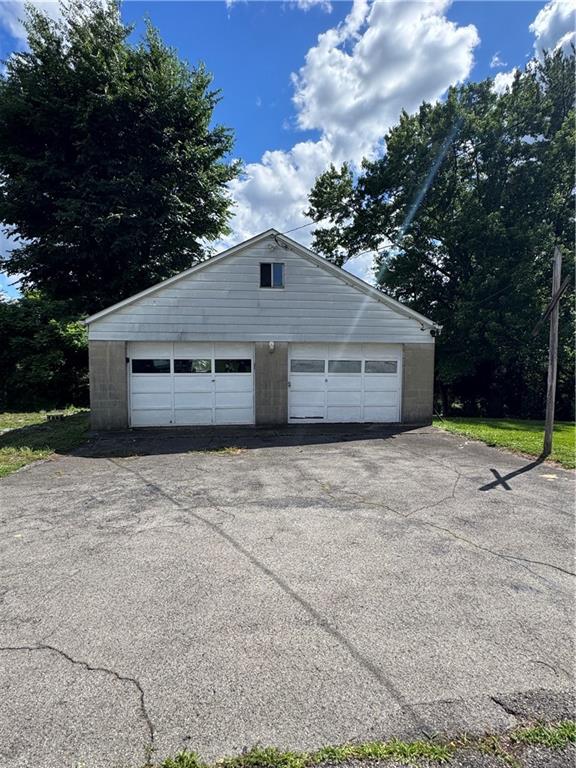 44 Forest Grove Road Coraopolis, PA 15108 - Photo 3 of 6 Spacious 2 car detached garage