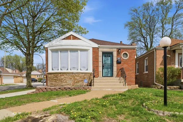 $359,900 | 8801 South Clyde Avenue, Chicago, IL 60617