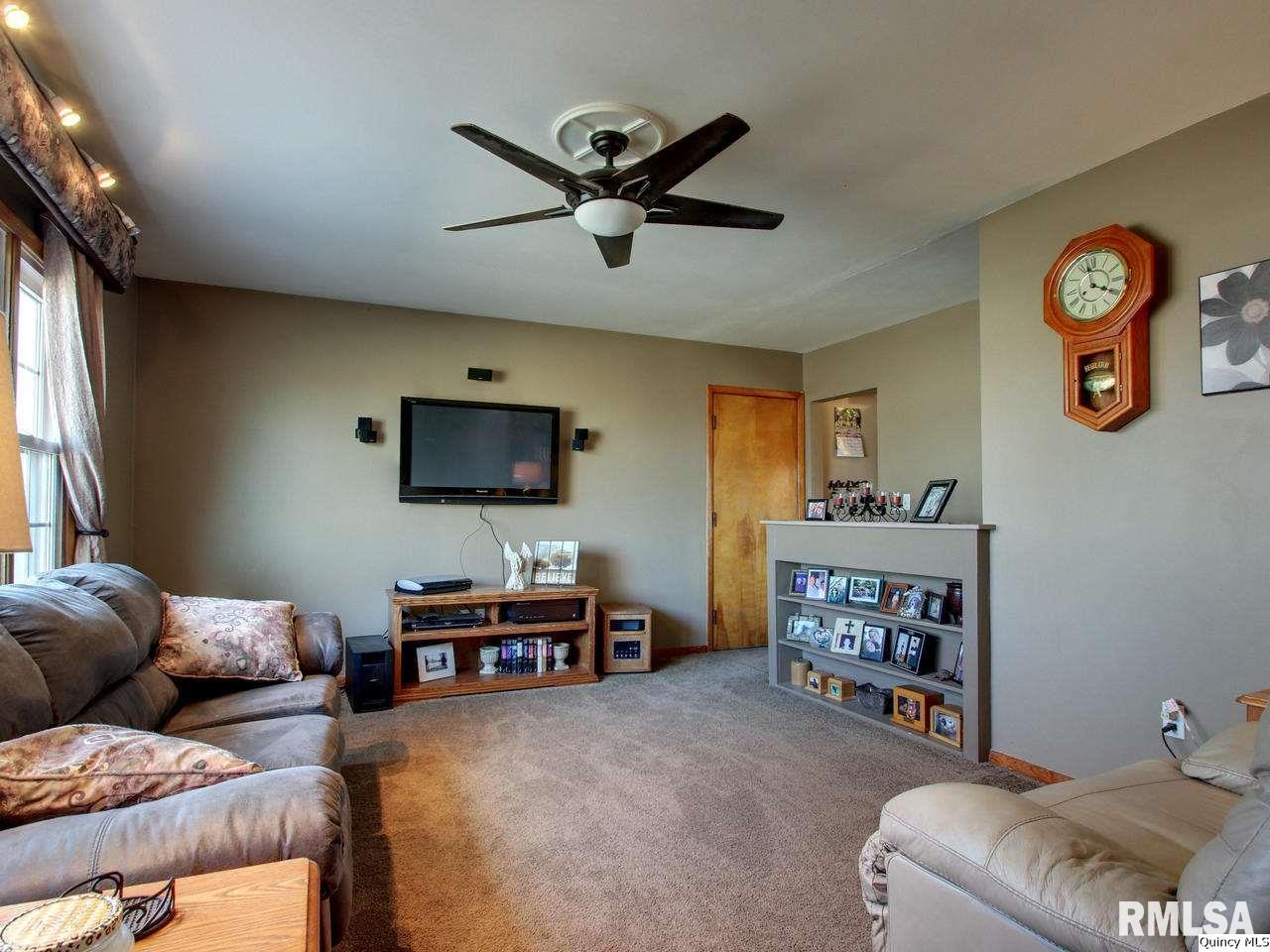 346 North Vermont Street Camp Point, IL 62320 - Photo 2 of 23 Gallery Image 2