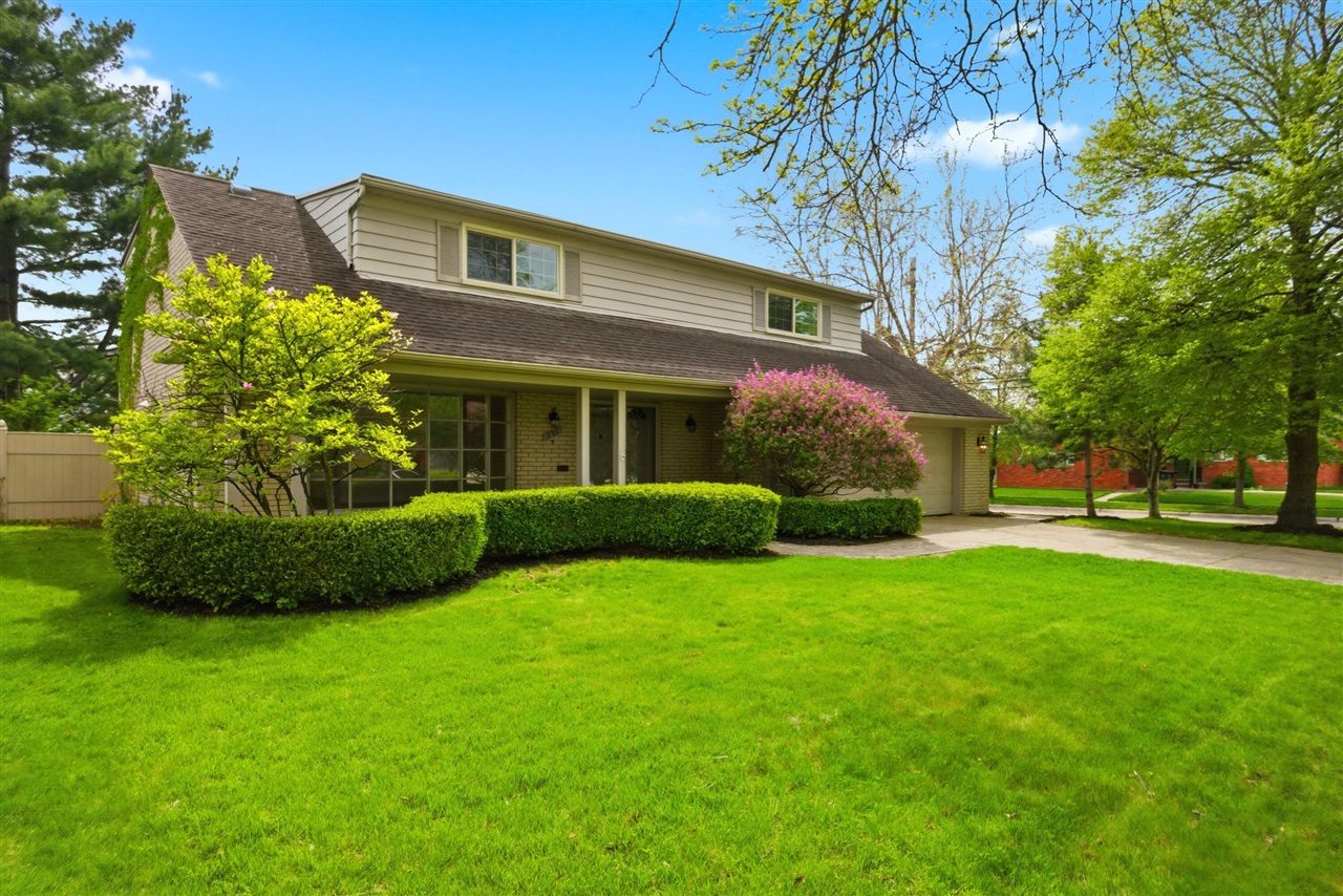 653 Perrien Place Grosse Pointe, MI 48236 - Photo 1 of 54