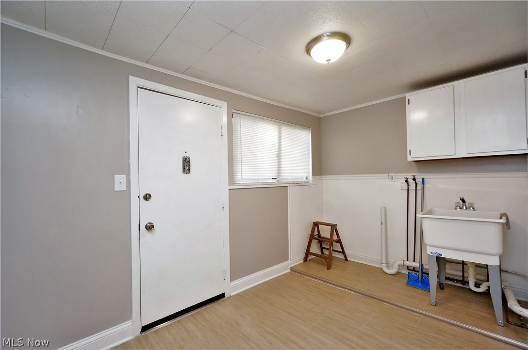 4063 Linnell Road Cleveland, OH 44121 - Photo 15 of 35