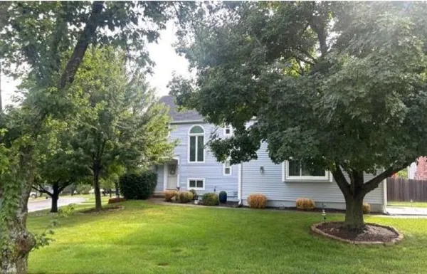 $525,000 | 8821 West 115th Terrace, Overland Park, KS 66210