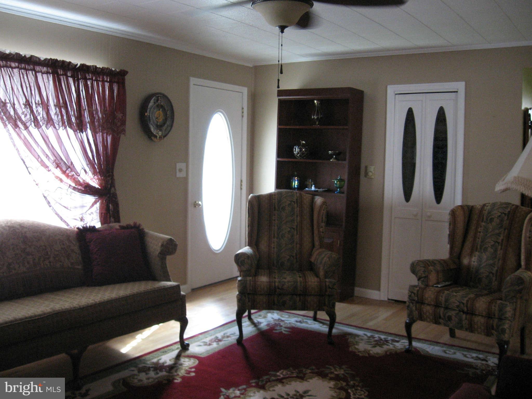 1860 Highland Ridge Road Berkeley Springs, WV 25411 - Photo 13 of 30 Living Room