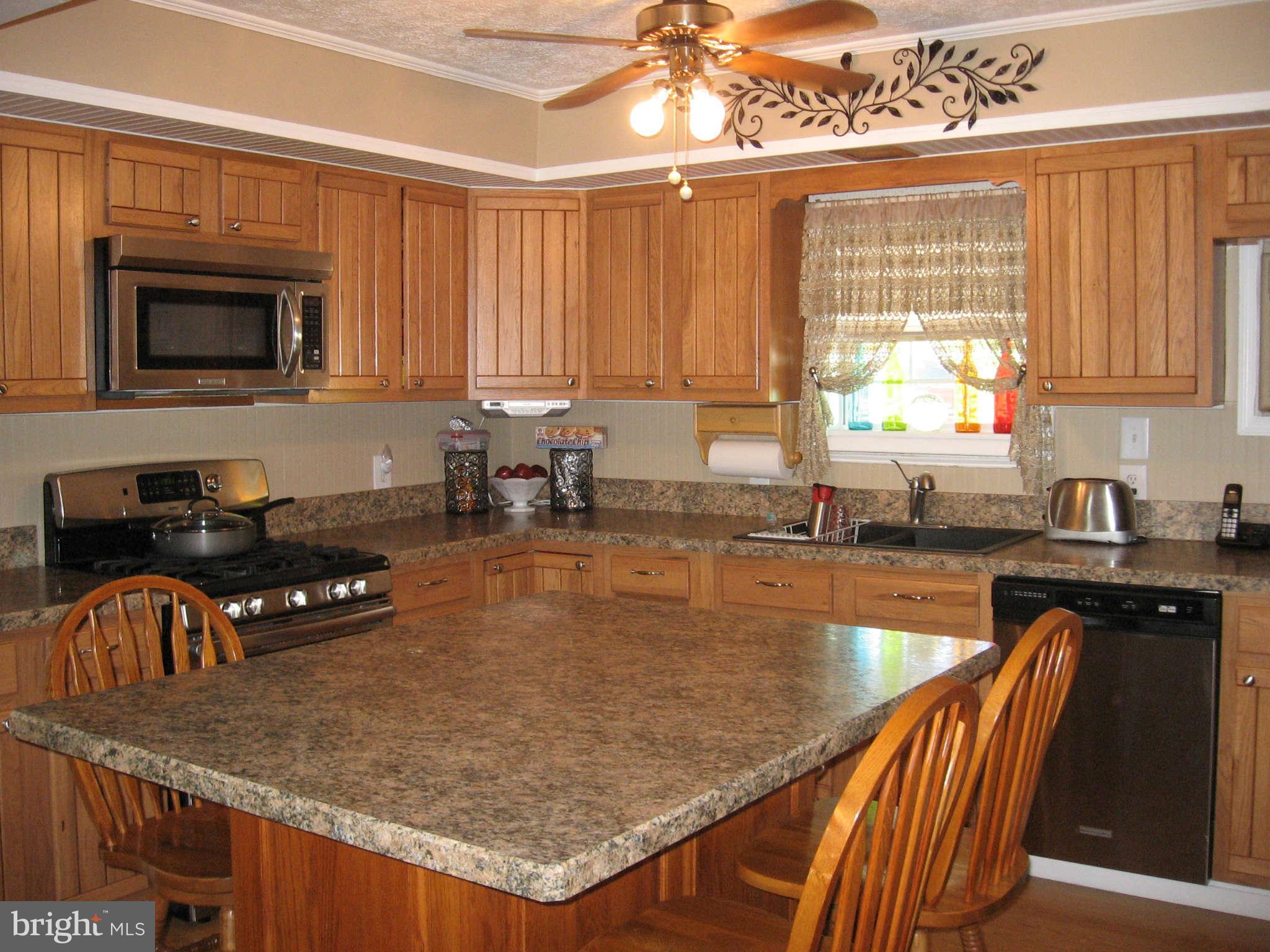 1860 Highland Ridge Road Berkeley Springs, WV 25411 - Photo 17 of 30 Kitchen