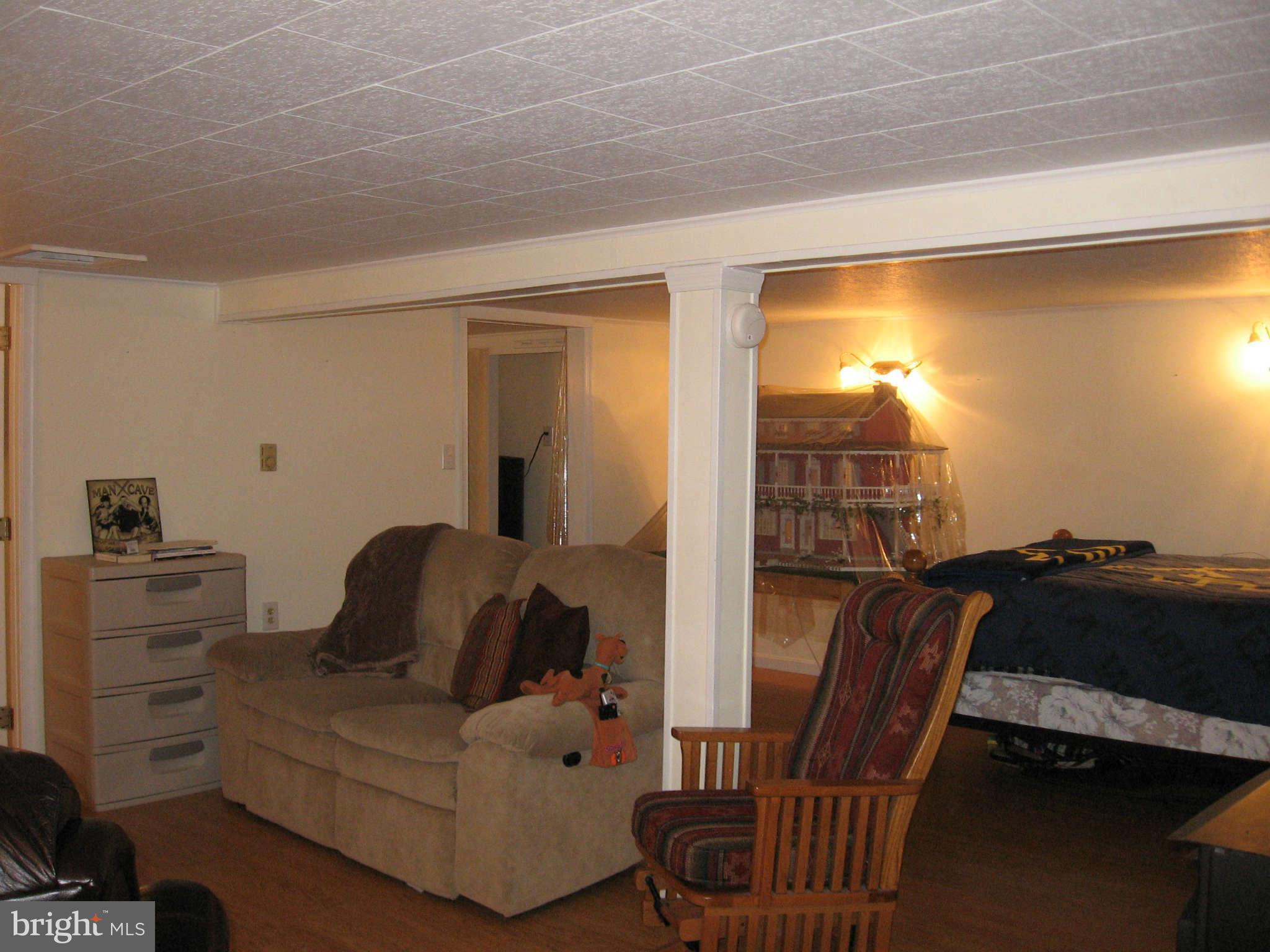 1860 Highland Ridge Road Berkeley Springs, WV 25411 - Photo 24 of 30 Family Room