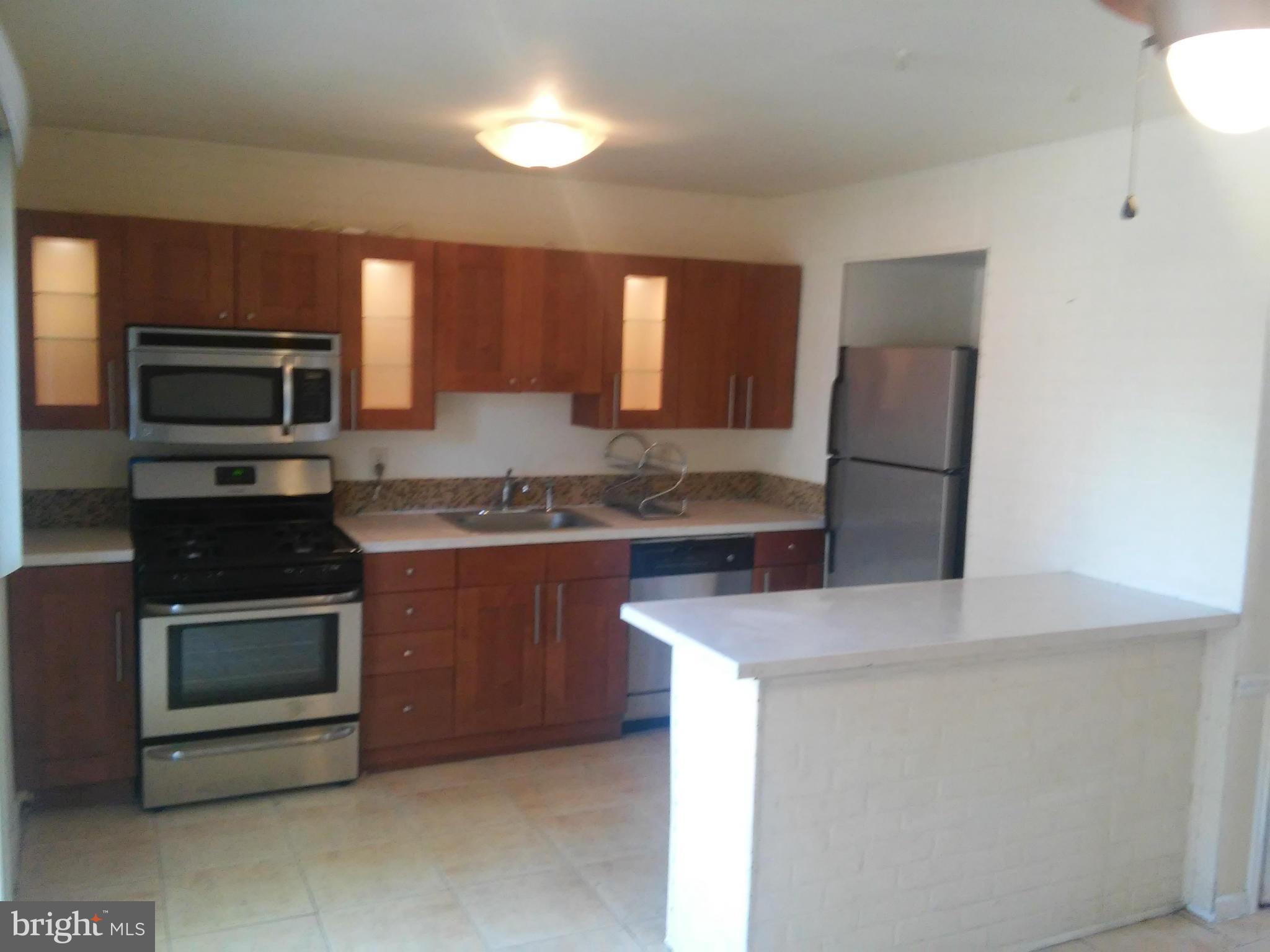 4700 Vancouver Road Baltimore, MD 21229 - Photo 13 of 28 Kitchen