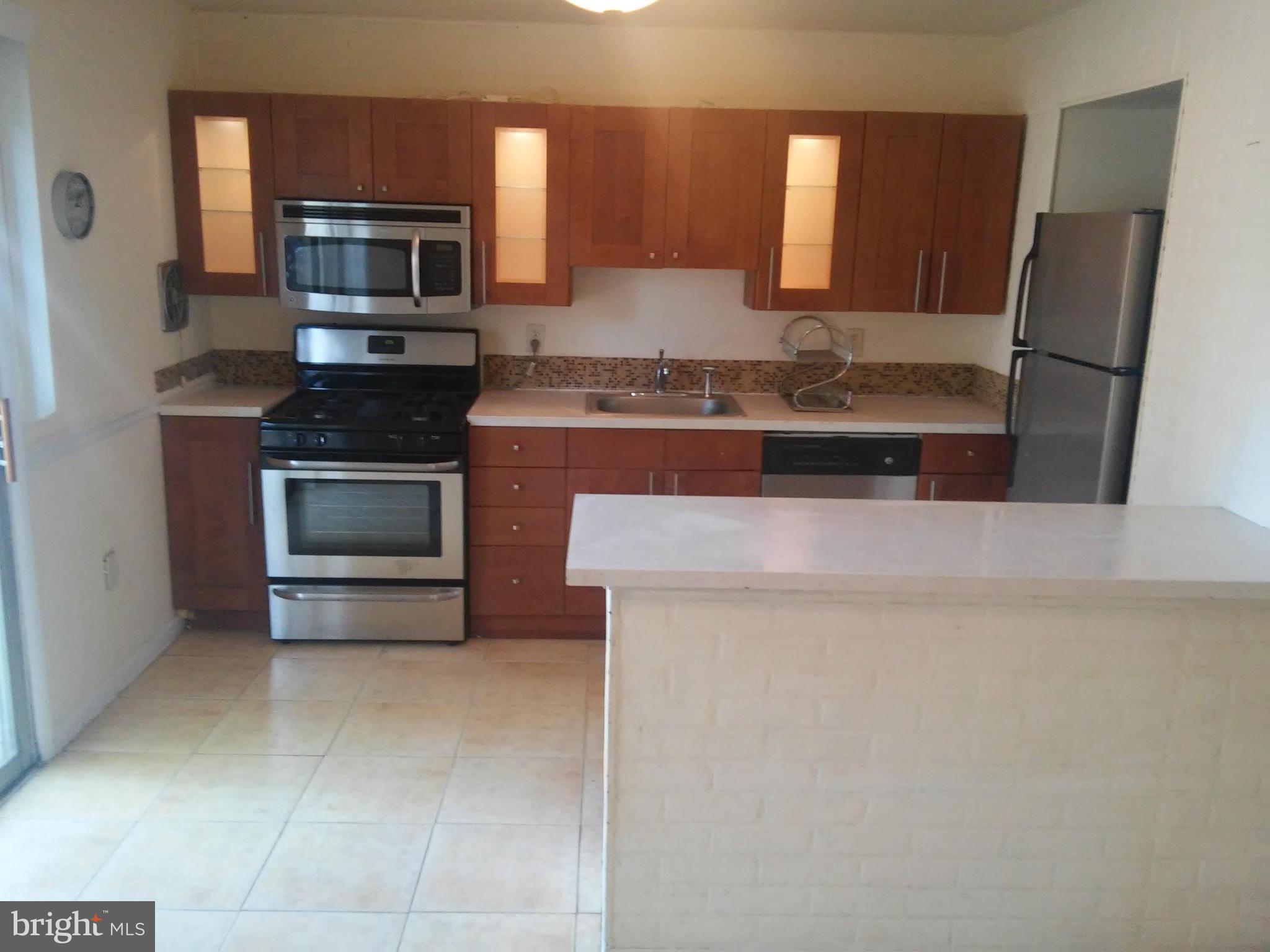 4700 Vancouver Road Baltimore, MD 21229 - Photo 3 of 28 Kitchen
