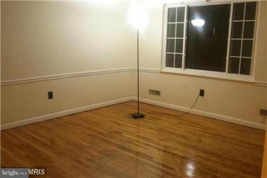 4700 Vancouver Road Baltimore, MD 21229 - Photo 26 of 28 Living Room