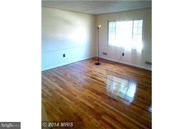 4700 Vancouver Road Baltimore, MD 21229 - Photo 27 of 28 Living Room