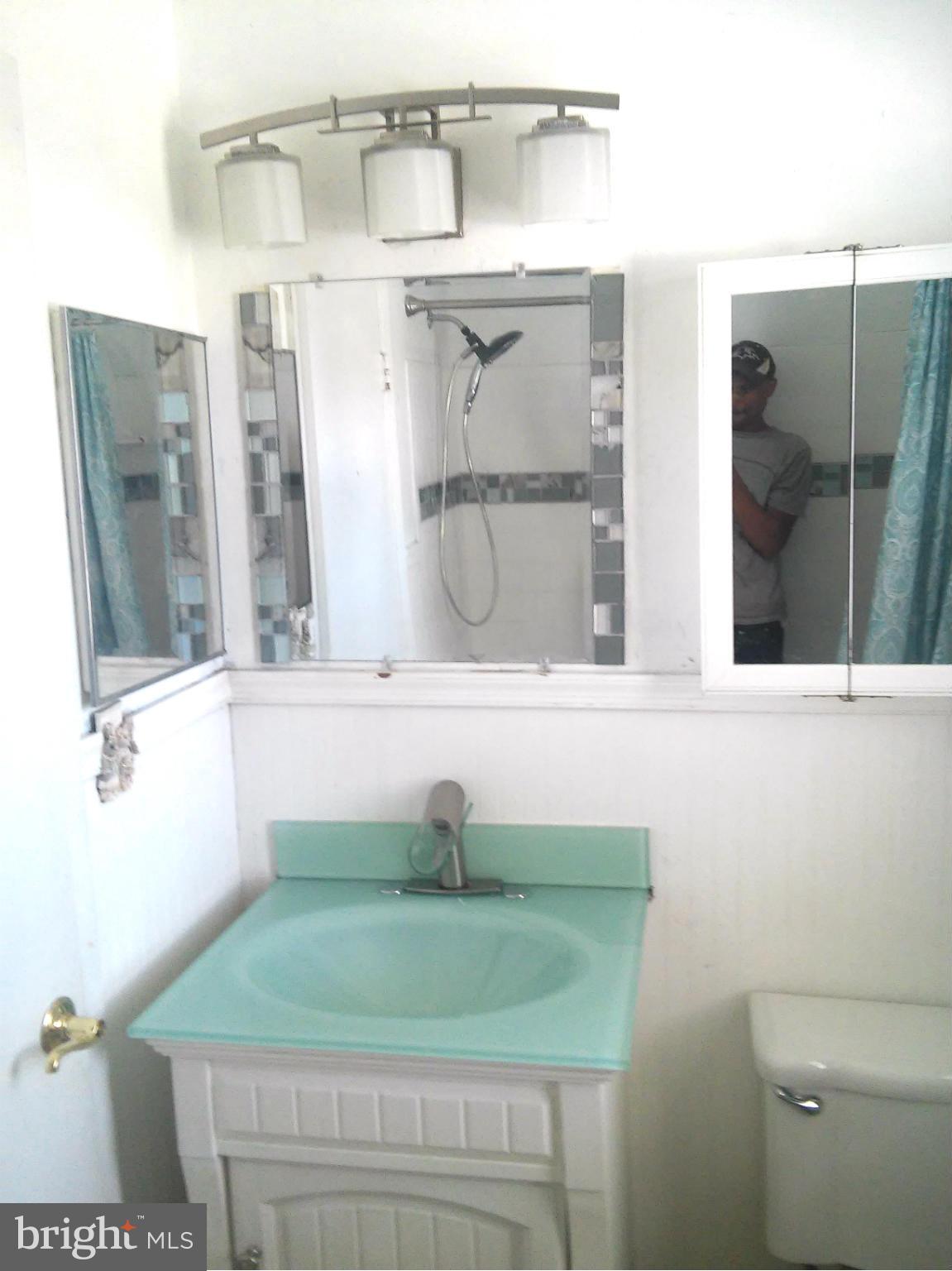 4700 Vancouver Road Baltimore, MD 21229 - Photo 4 of 28 Bath