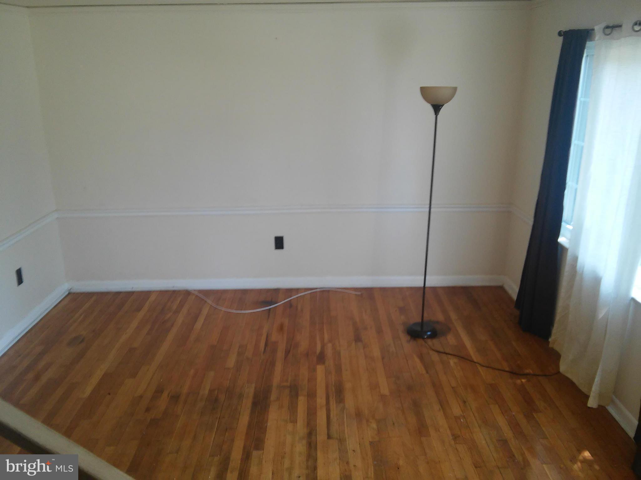 4700 Vancouver Road Baltimore, MD 21229 - Photo 6 of 28 Living Room