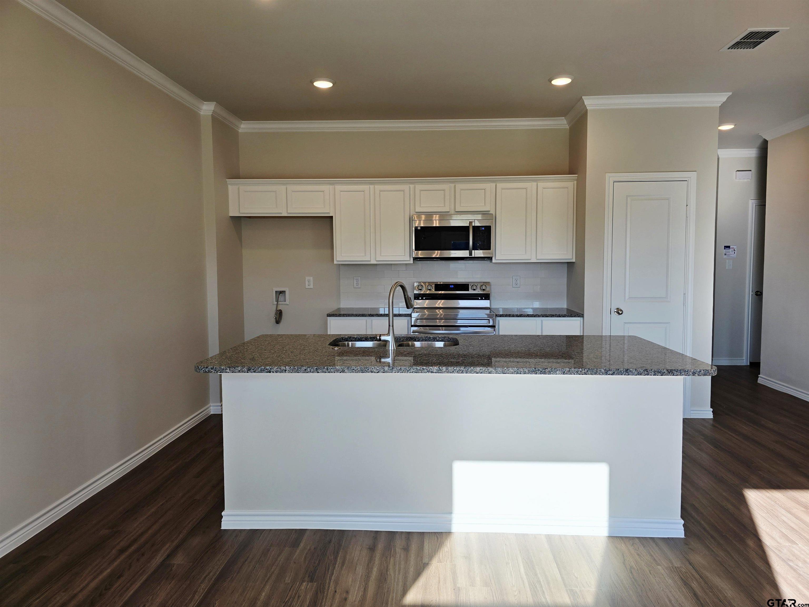 320 Erica Way Lindale, TX 75771 - Photo 2 of 17