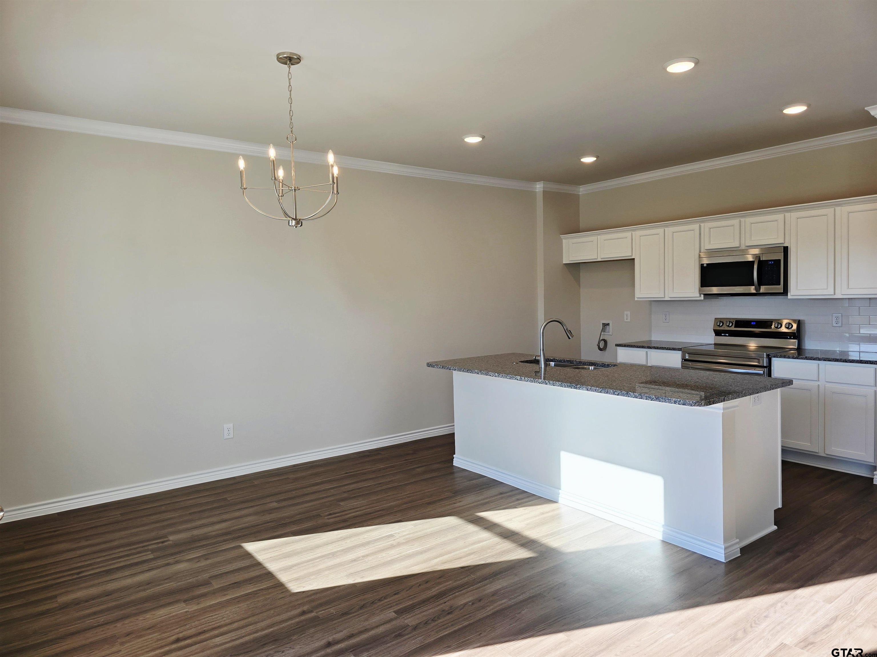 320 Erica Way Lindale, TX 75771 - Photo 3 of 17