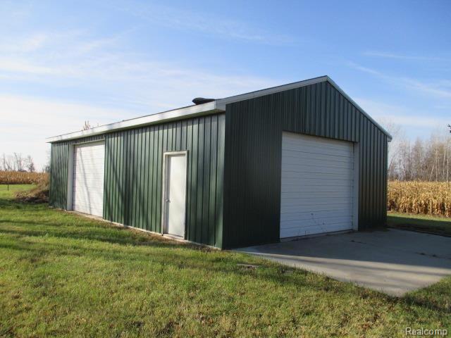 4692 East North County Line Road St. Louis, MI 48880 - Photo 17 of 25 Pole Barn.jpg