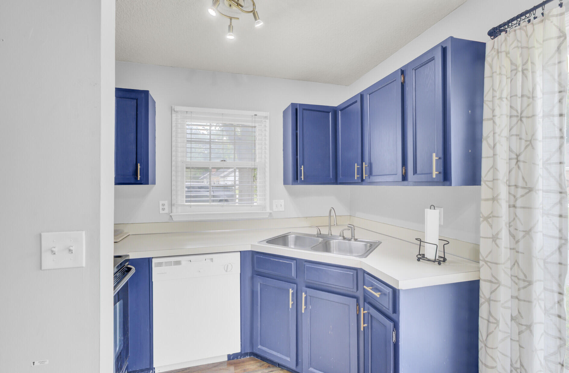 301 Hamlet Road Summerville, SC 29485 - Photo 13 of 34 13_13_mls