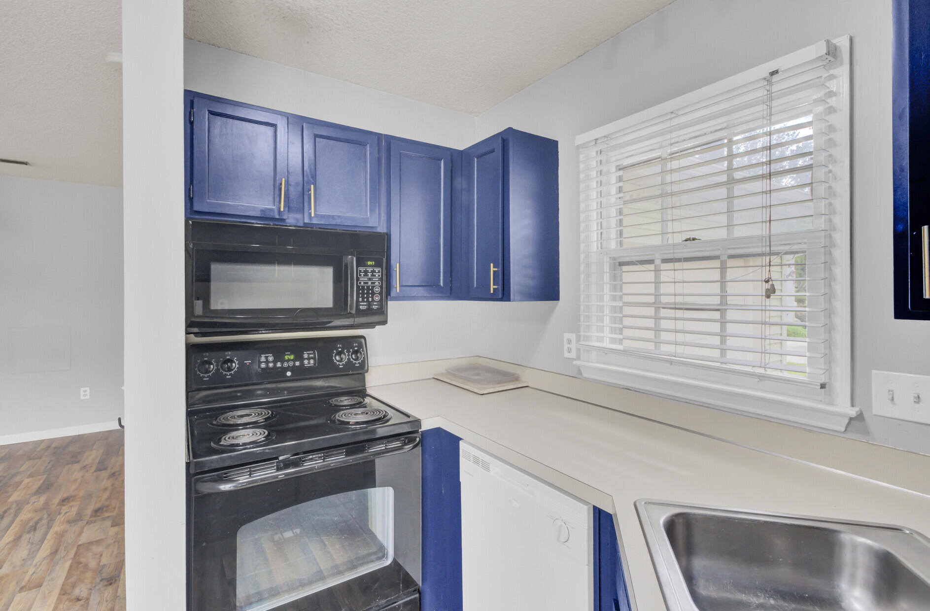 301 Hamlet Road Summerville, SC 29485 - Photo 14 of 34 14_14_mls