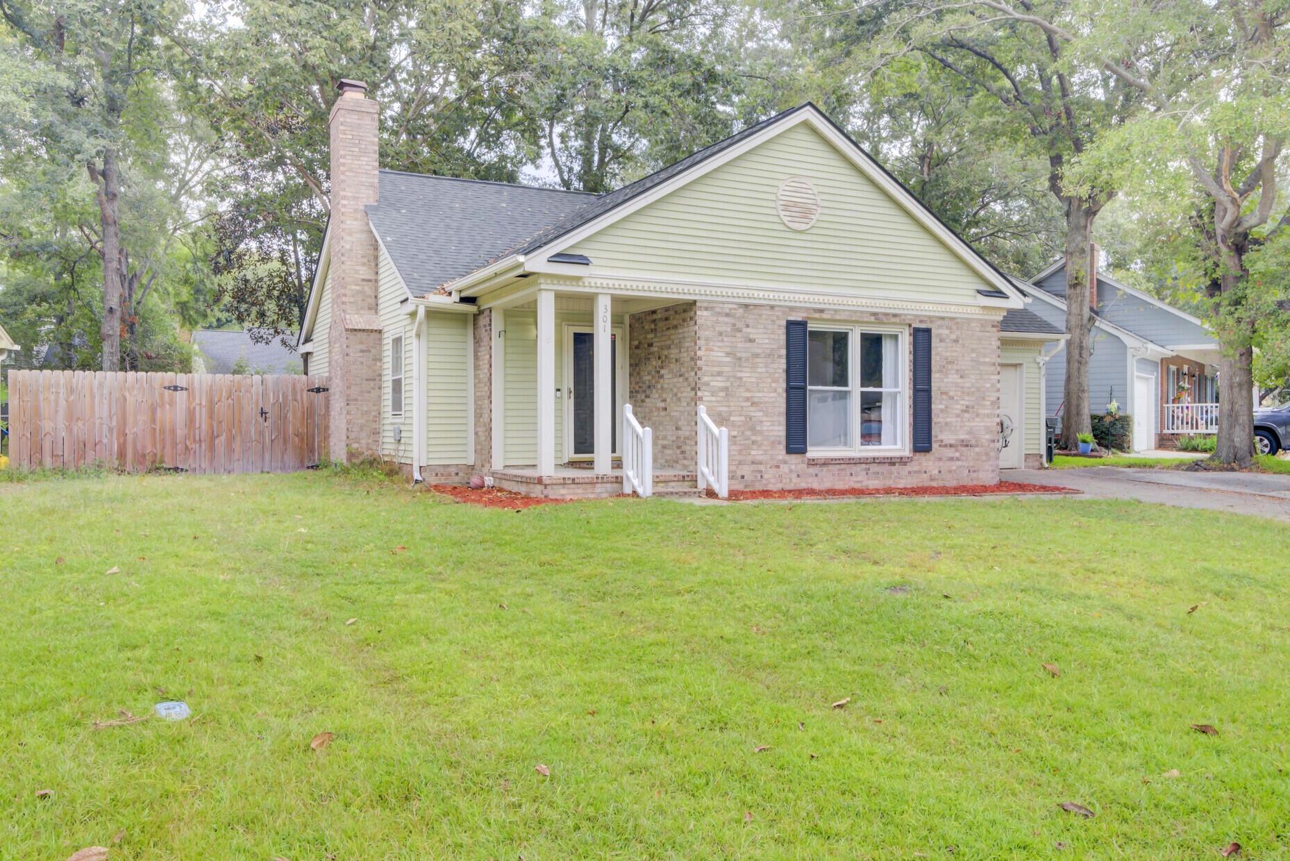 301 Hamlet Road Summerville, SC 29485 - Photo 2 of 34 02_2_mls