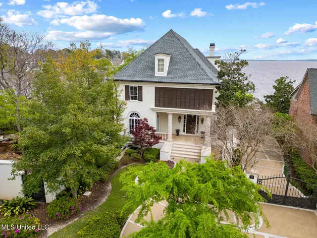 $1,495,000 | 133 Overlook Pointe Drive, Ridgeland, MS 39157