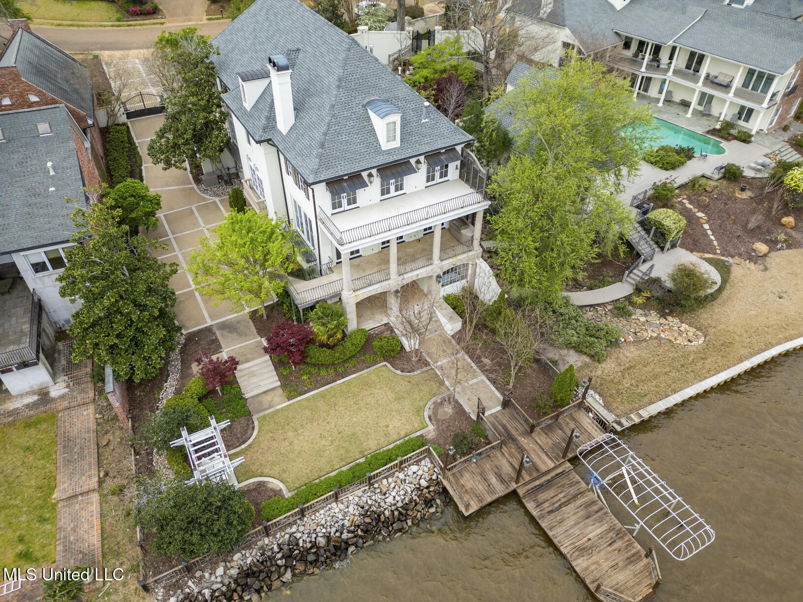 133 Overlook Pointe Drive Ridgeland, MS 39157 - Photo 6 of 70 133 Overlook Drone-6