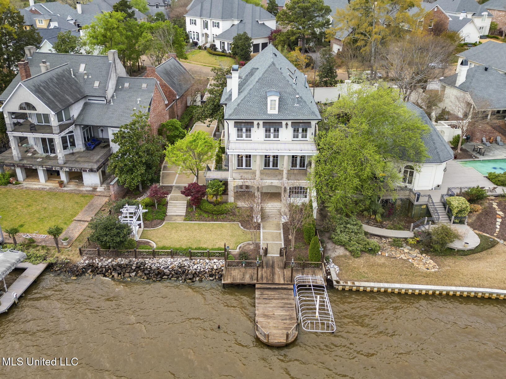 133 Overlook Pointe Drive Ridgeland, MS 39157 - Photo 8 of 70 133 Overlook Drone-8