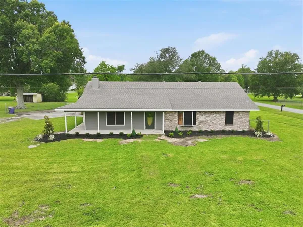 $225,000 | 400 South Sherman Avenue, Iowa, LA 70647