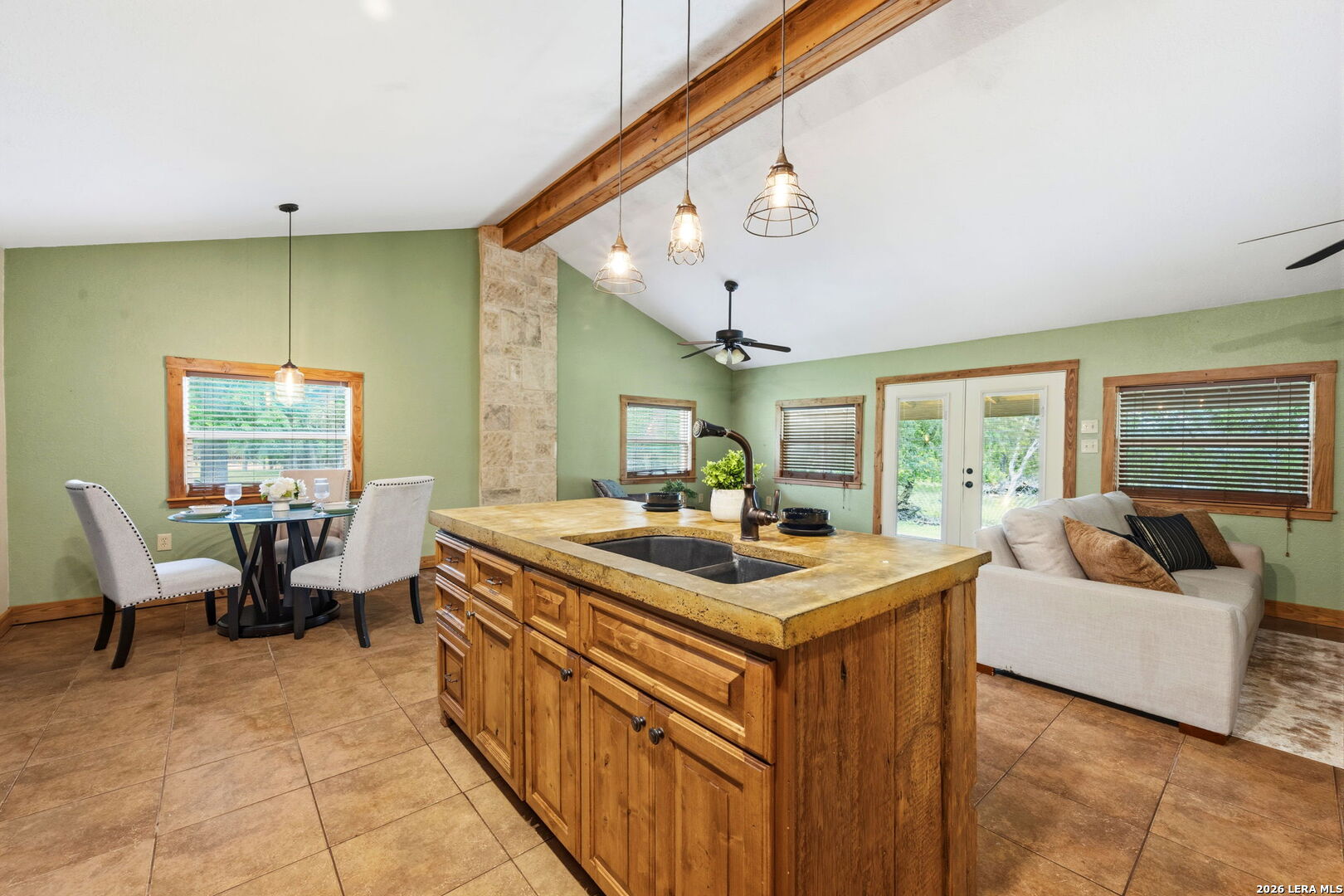 340 Rio Oak Road Pipe Creek, TX 78063 - Photo 10 of 39