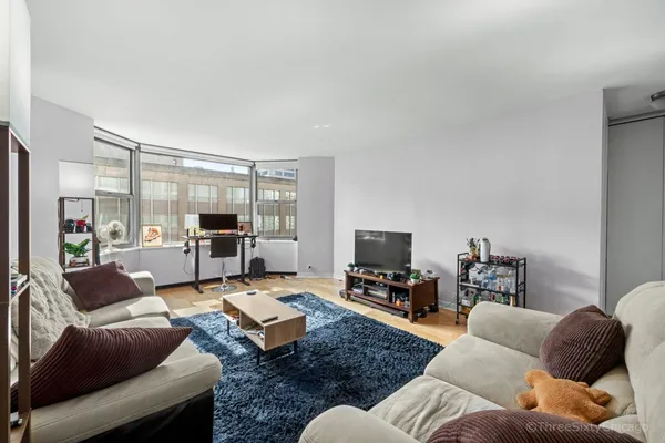 $2,375 | 535 North Michigan Avenue, Unit 2703, Chicago, IL 60611