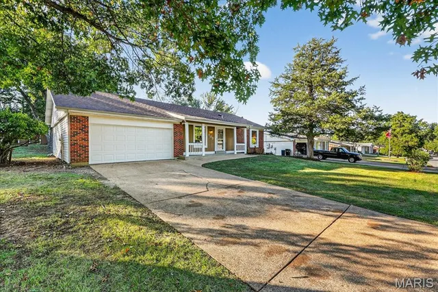 $300,000 | 505 Forest Run Drive, Eureka, MO 63025