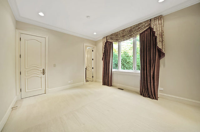 9600 Pacific Court Burr Ridge, IL 60527 - Photo 13 of 58 a view of an empty room with a window